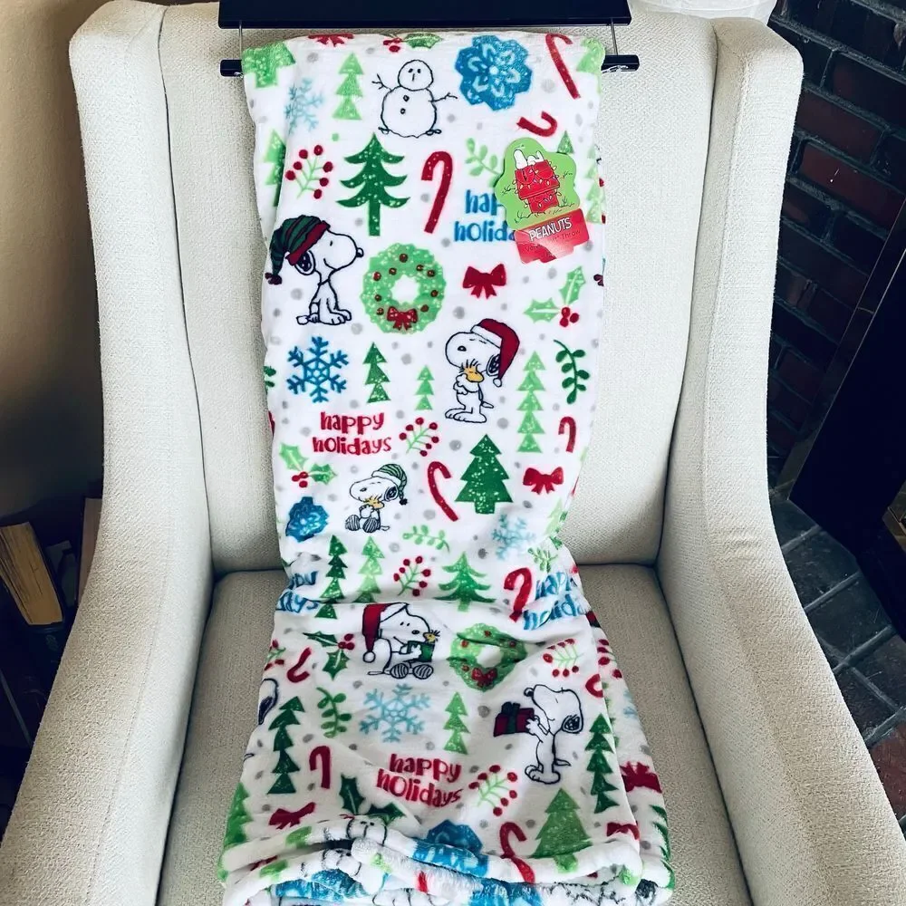 NWT Peanuts Snoopy & Woodstock White Red 70”x50” Christmas Plush Throw Blanket